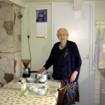 Tante Roelie in haar keuken